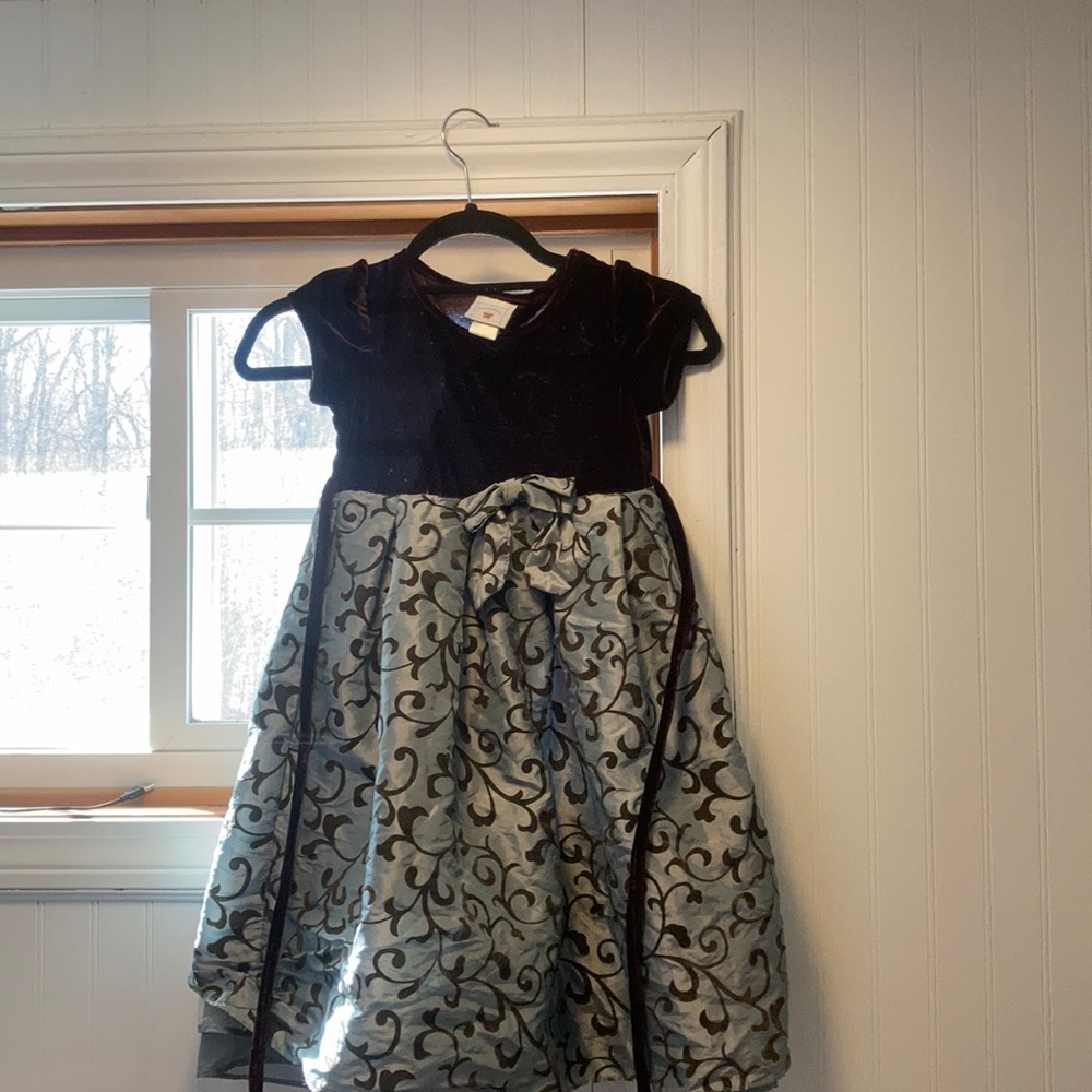 Girls Classic Size 6 Party Dress green and brown